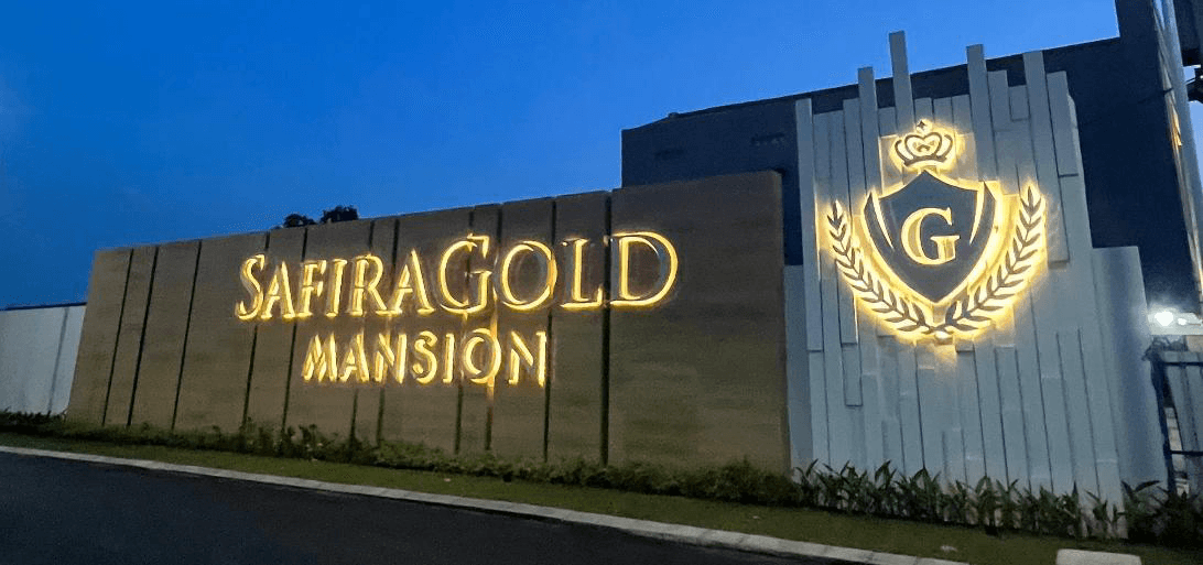 Fitur Gerbang Utama Megah - Perumahan Safira Gold Mansion Sidoarjo